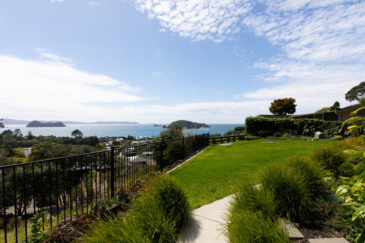 Hahei Island Views self contained apartment accommodation Coromandel peninsula NZ
